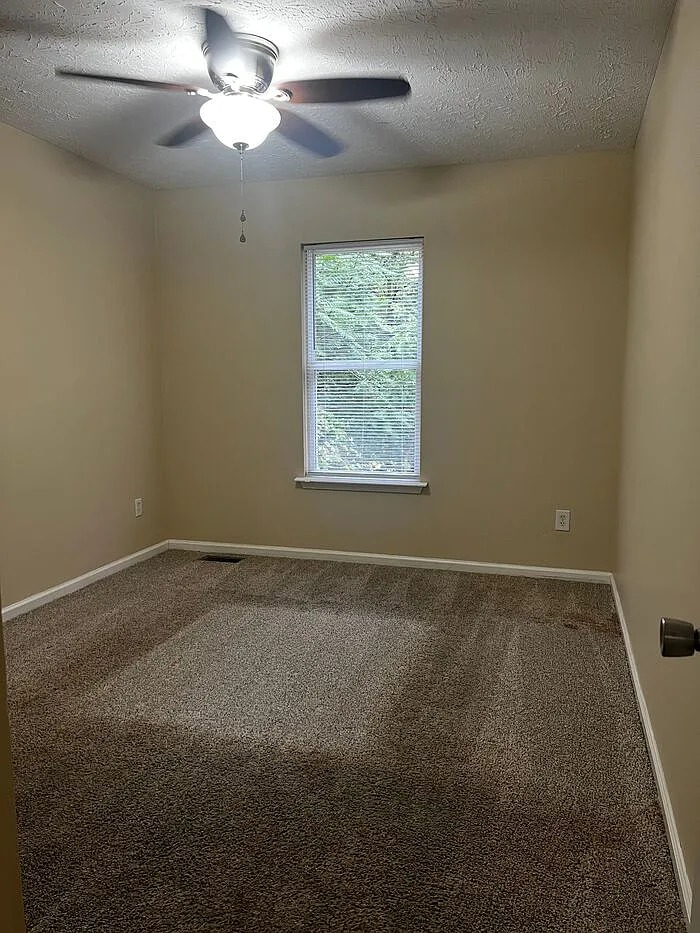 2 bed, 1.0 bath, 910 sqft, $950 — Photo 4