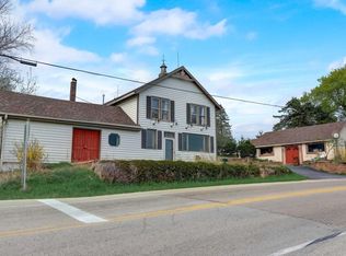 N88W35990 Mapleton Rd, Oconomowoc, WI 53066