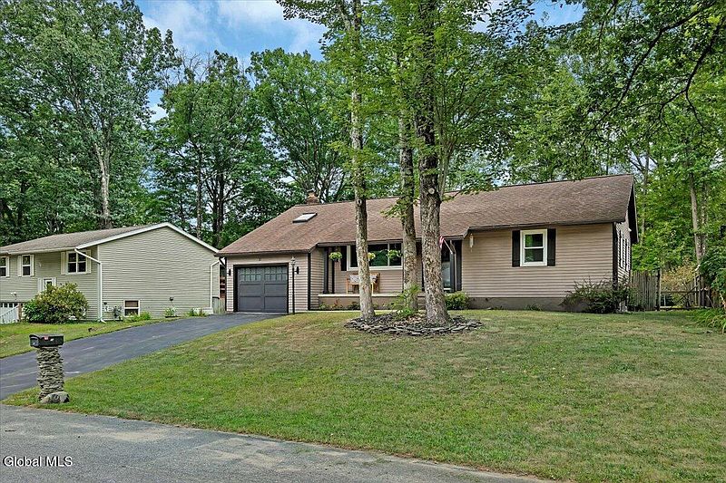 2nd image of 13 Deerleap Place
