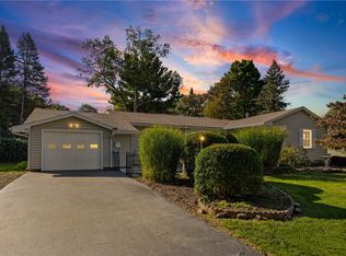 197 Willowen Dr, Rochester, NY 14609