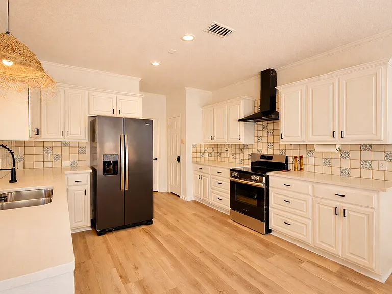 5615 Teal Ct — Photo 7