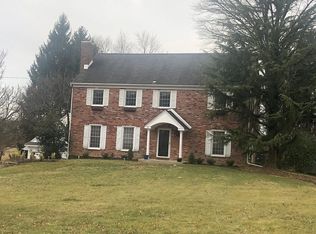 27 Stonehenge Ln, Malvern, PA 19355