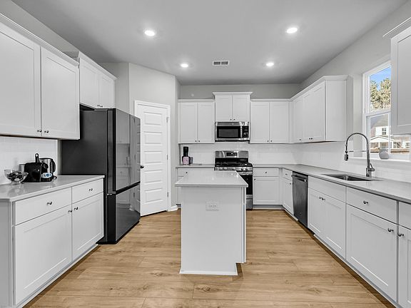 4th image of 1233 Marsh Royal St
