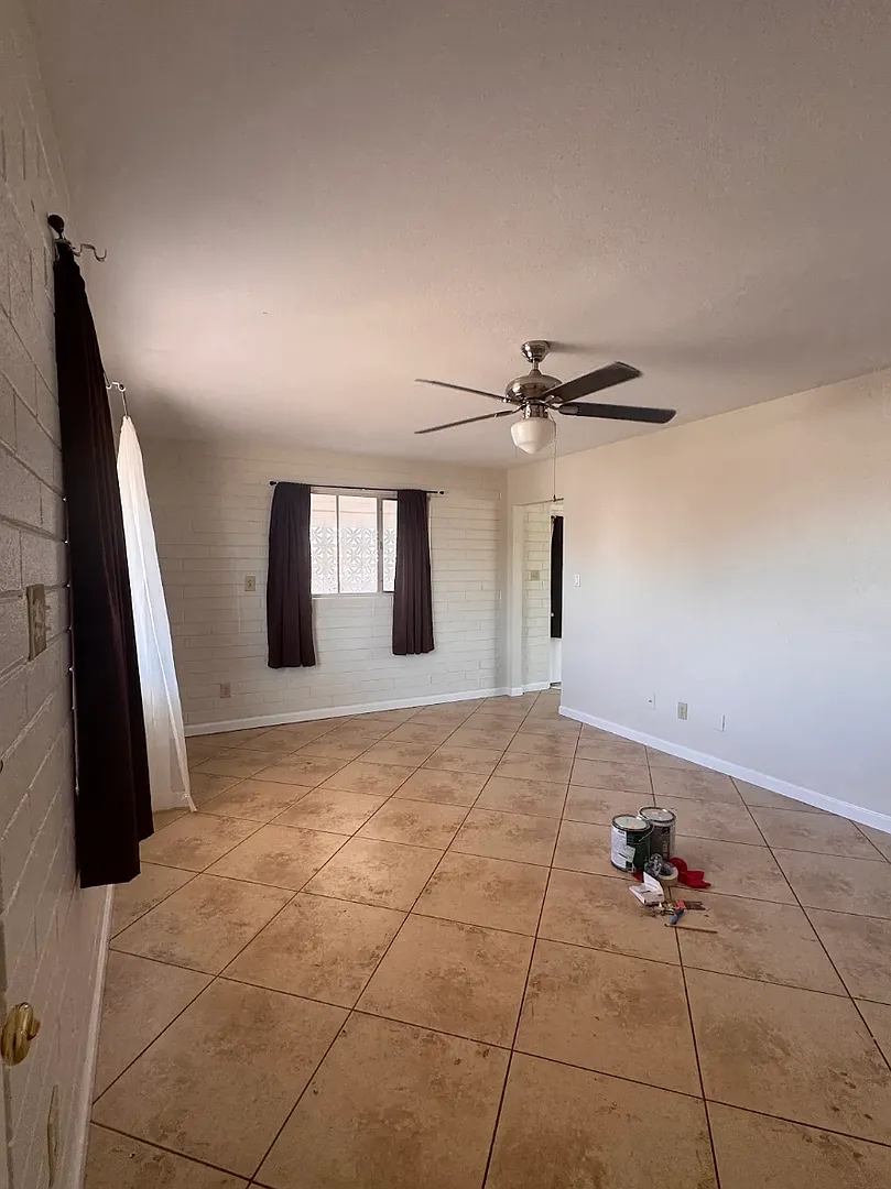 2 bedroom Youngtown home — Photo 4