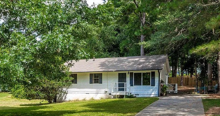 469 Strickland Ct photo 1