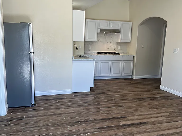 7504 Newhall Ave — Photo 1