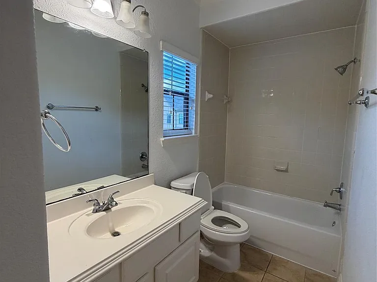 11602 Royal Oaks Xing — Photo 25