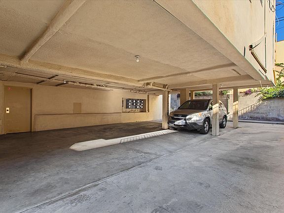 3rd image of 1438 N Fuller Ave #3