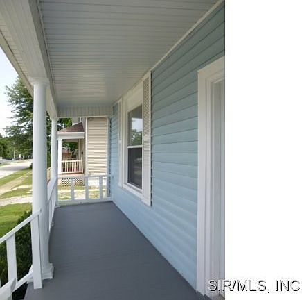 Great covered front porch