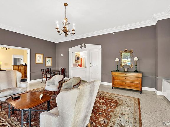 5th image of 900 S Hanley Rd APT 3D
