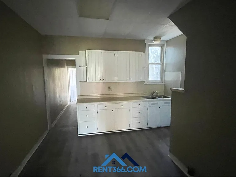 929 Center St #2 — Photo 4