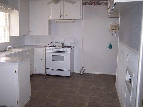 3rd image of 801 Woodlawn Dr