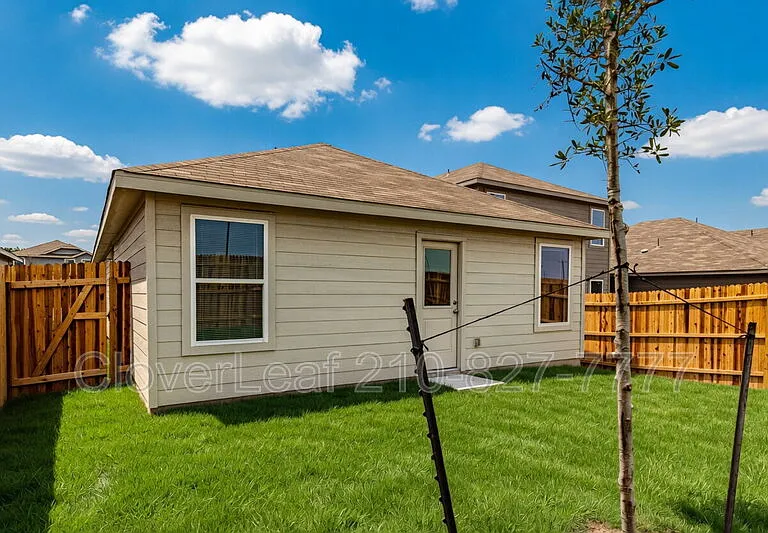 7922 Biggio Ln — Photo 32