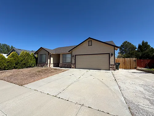 974 Hilltop Dr Photo 1