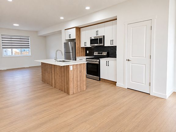 3rd image of 10744 155th St NW