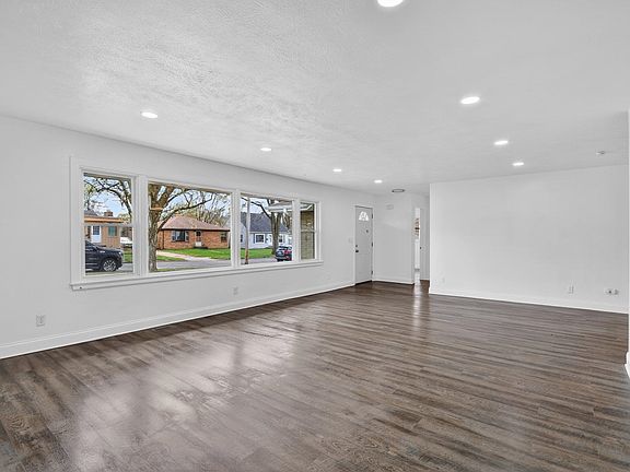 3rd image of 3229 Blackstone Ave