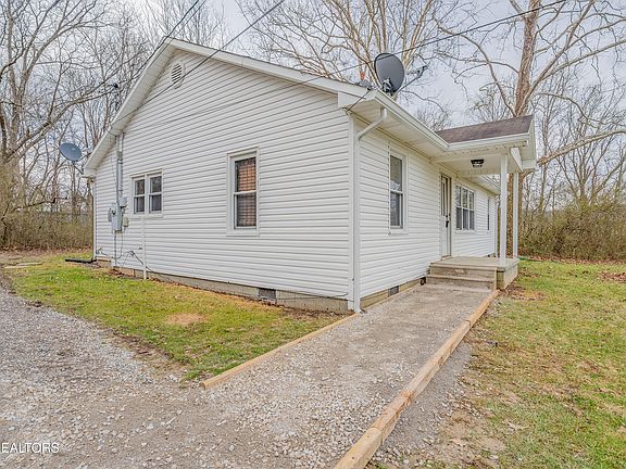 2nd image of 523 Rockbridge Rd