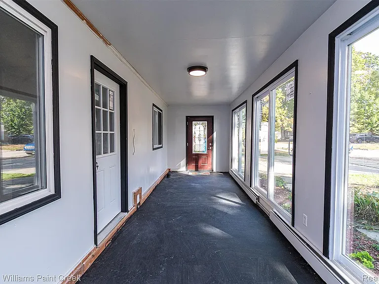 27425 Townley St — Photo 3