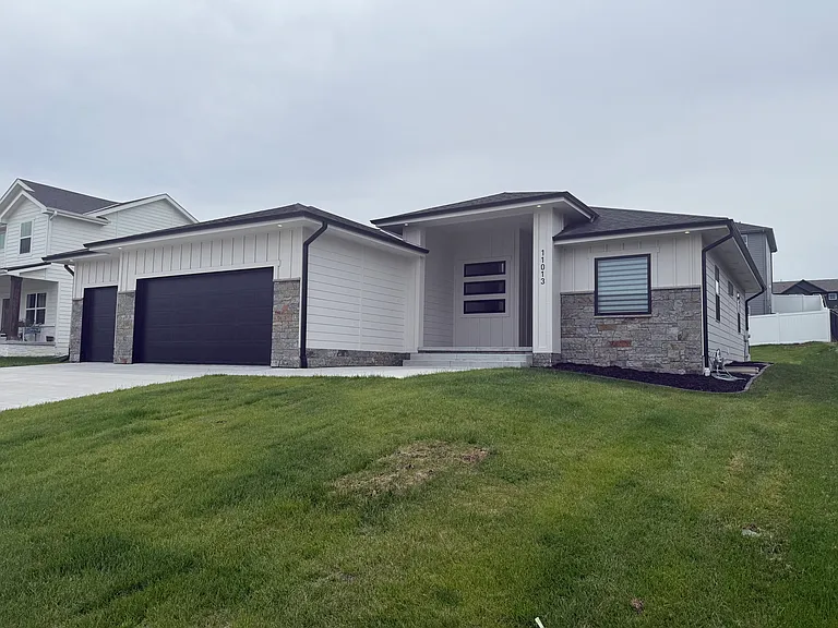 11013 Bearcreek Dr — Photo 1