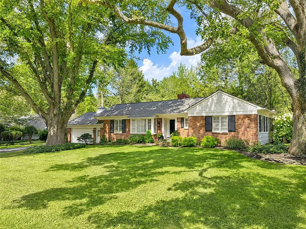 4 bed, 2.0 bath, 1765 sqft, $3,800 — Photo 2