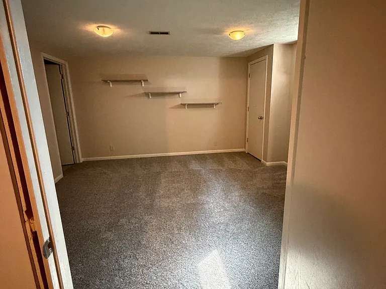11317 Queens Dr — Photo 9