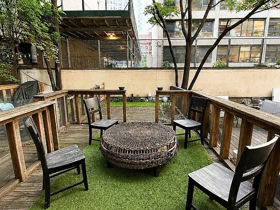 5th image of 405 E 69th St APT 1C