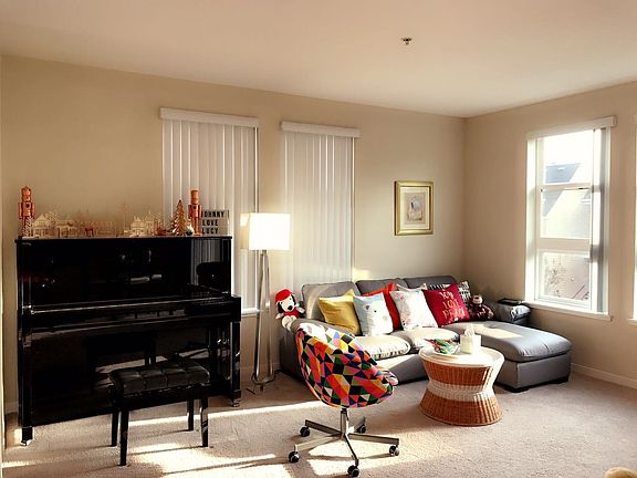 3rd image of 616 Park View Dr APT 301