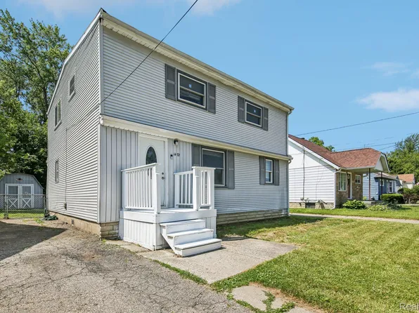 1472 Ready Ave, Burton, MI 48529