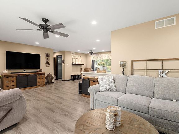4th image of 55844 Oak Ln