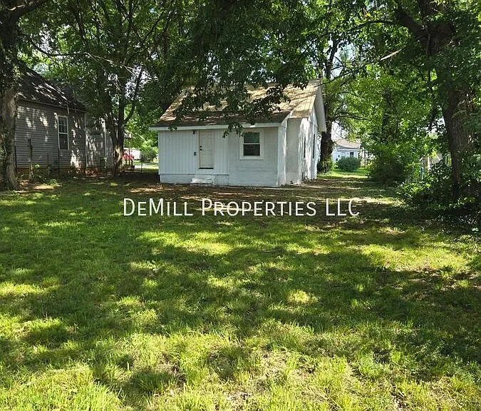 1740 W Olive St — Photo 15