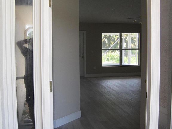 3rd image of 1733 SW Penrose Ave