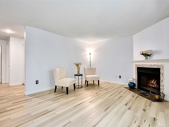 4th image of 12704 NE 144th St #B103