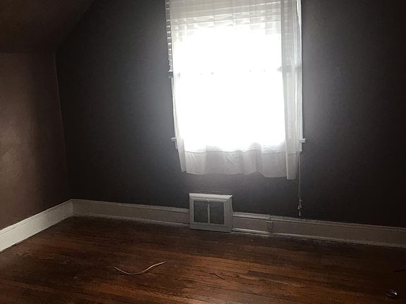 2nd image of 1424 Syracuse Ave NW