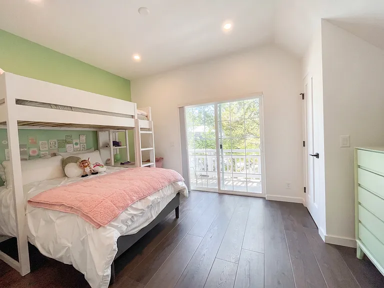 218 N French St — Photo 18