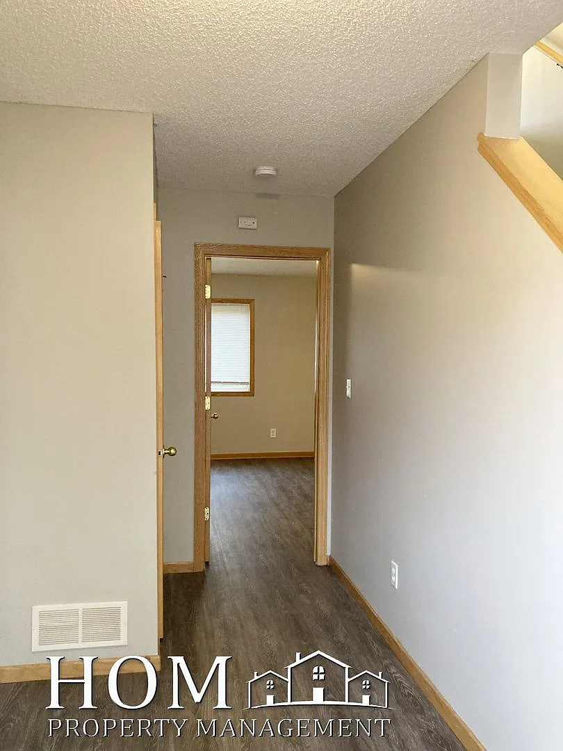 3 Bedroom/2 Bathroom Townhome Available November — Photo 4