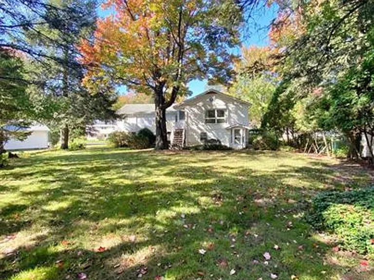 8 Greenwood Ave — Photo 23
