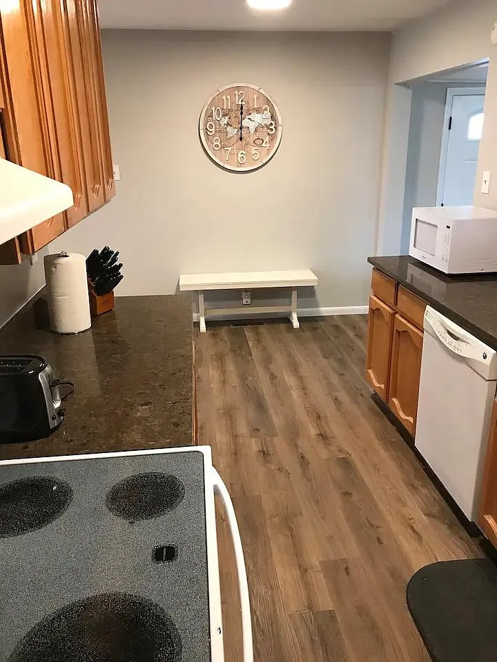 3 bed, 1.5 bath, 1416 sqft, $2,365 — Photo 2