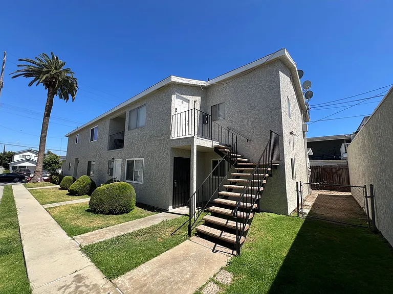 925 Loma Ave — Photo 15