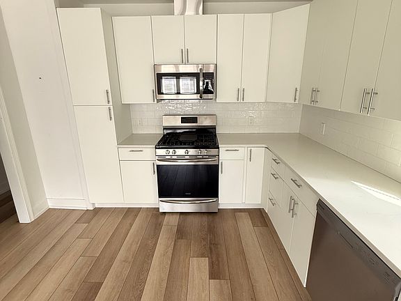 4th image of 223 County St #1R