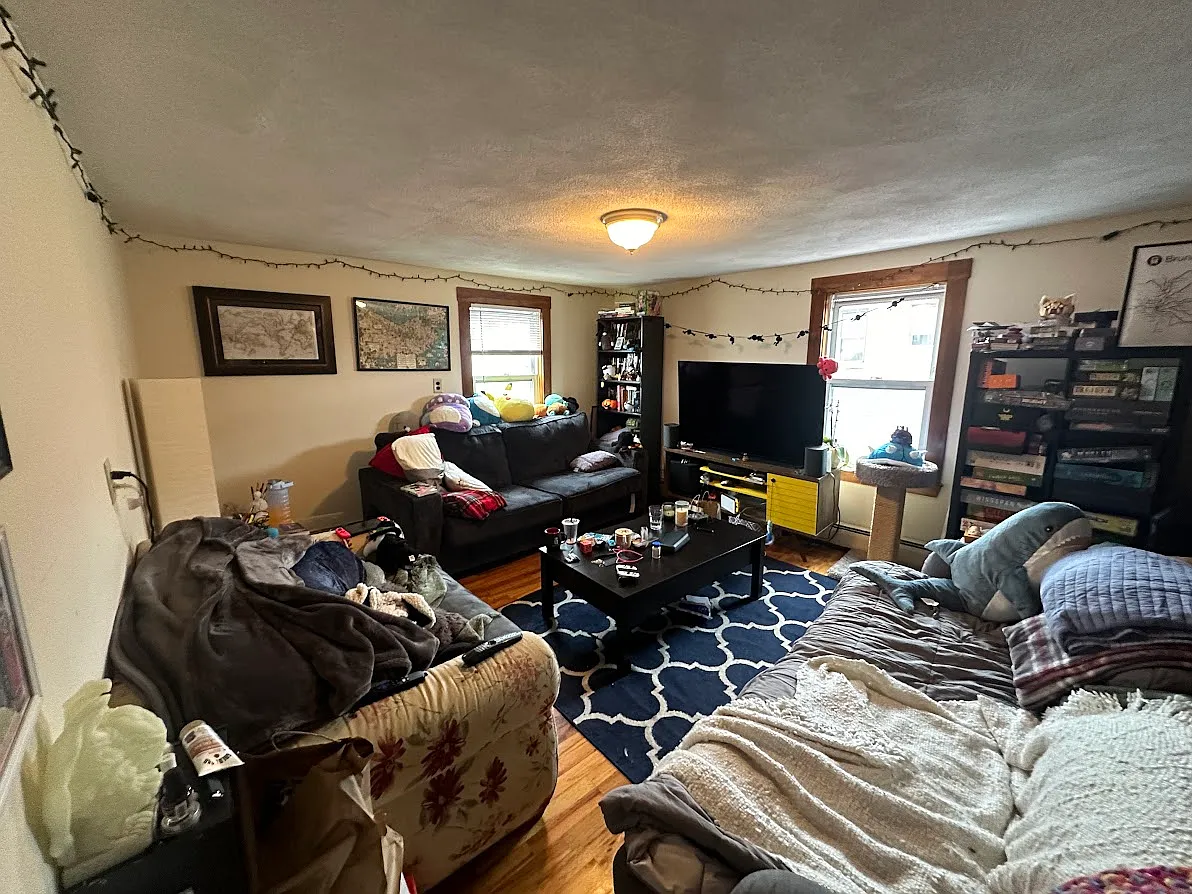 4 bed, 1350 sqft, $3,745 — Photo 2