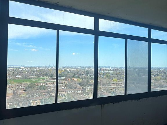2nd image of 18 Knightsbridge Rd #1605