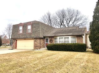 1202 Claridge Dr, Libertyville, IL