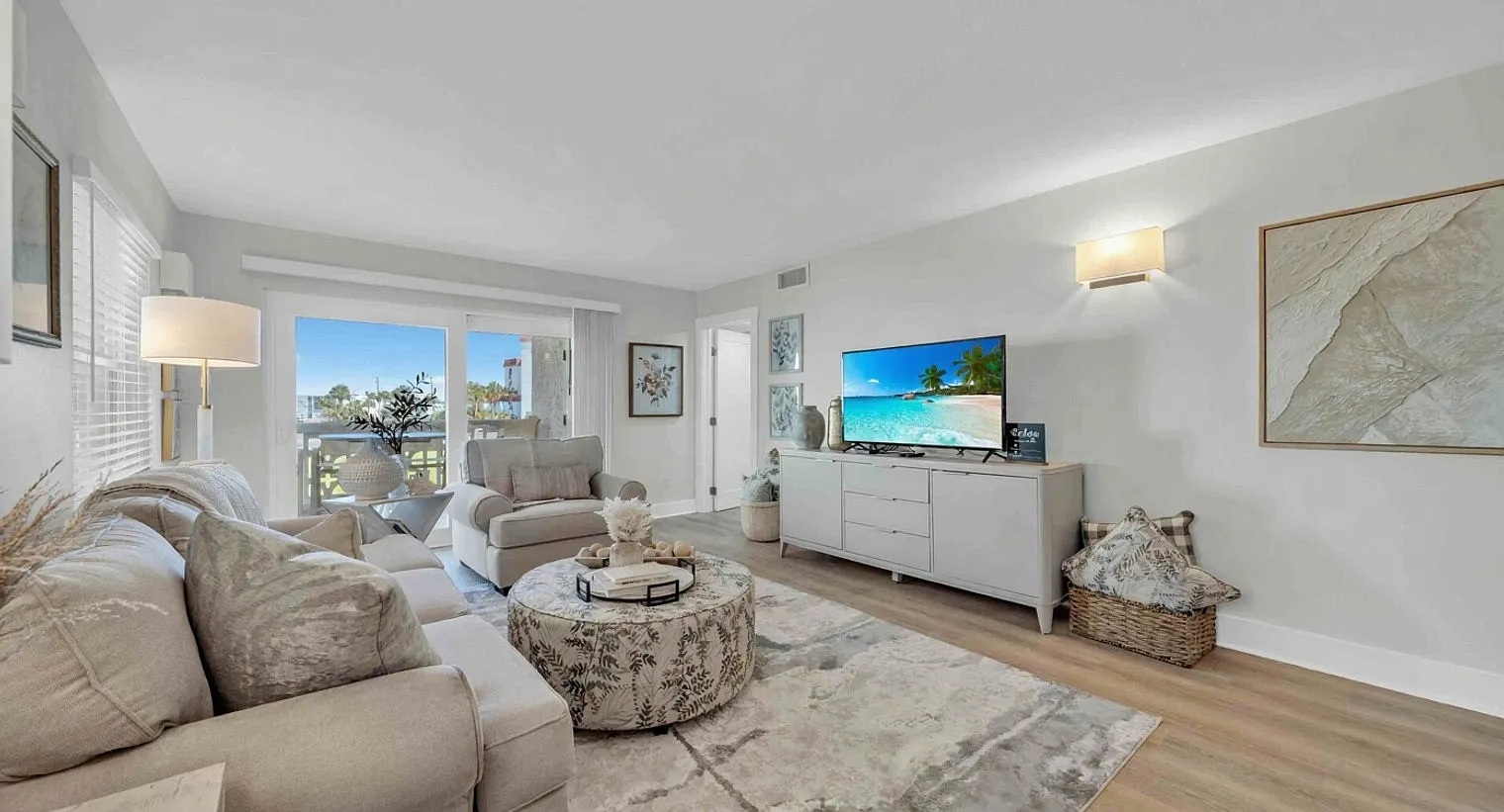 2 bed, 2.0 bath, 11140 sqft, $2,725 — Photo 2