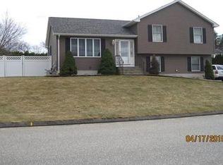 77 Carpenter Ave, Chicopee, MA 01020