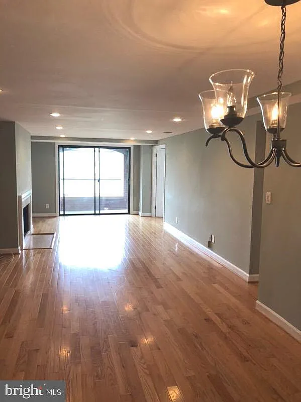 2 bed, 1.5 bath, 1226 sqft, $5,100 — Photo 1