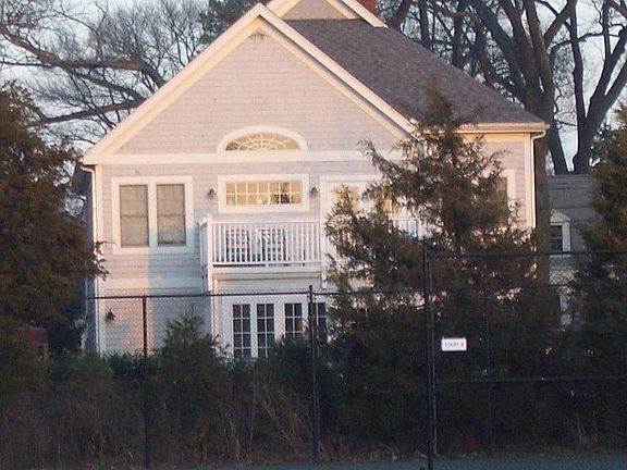 Only tennis courts and beach in the back yard