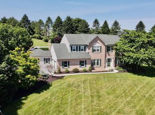 8 Steeple Dr, Robesonia, PA 19551