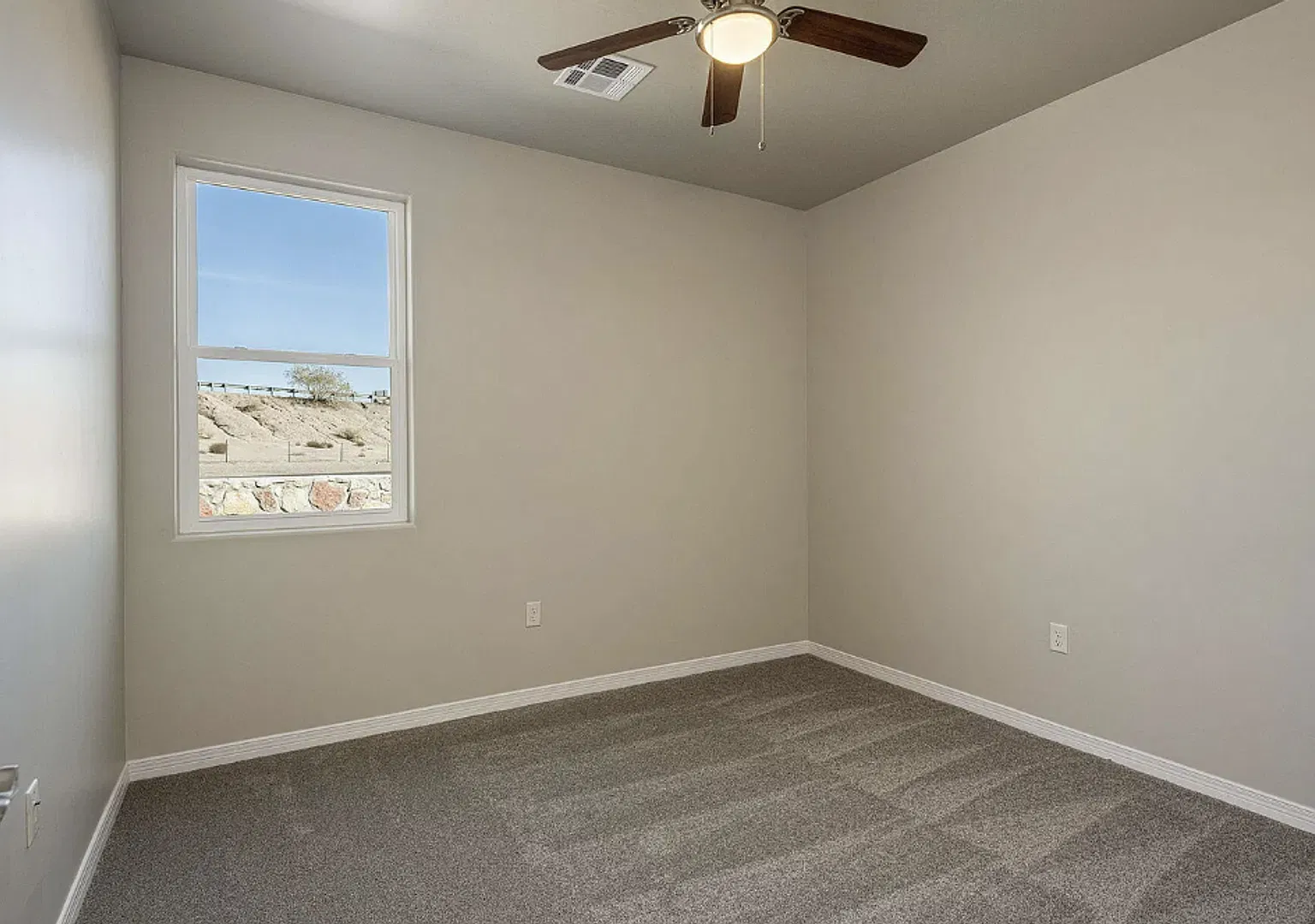 Spacious 4-Bedroom Home for Rent Near Old Mesilla — Photo 3