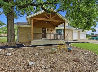 104 Kiowa Dr W, Lake Kiowa, TX 76240
