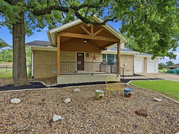 104 Kiowa Dr W, Lake Kiowa, TX 76240